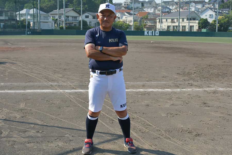 慶大野球部は選手も監督もハーフパンツで練習 常識にとらわれない指揮