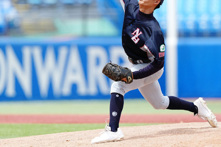 制球難は“前足の崩れ”から？　リリースがバラつく投手へ…骨盤が連動する「T字ドリル」