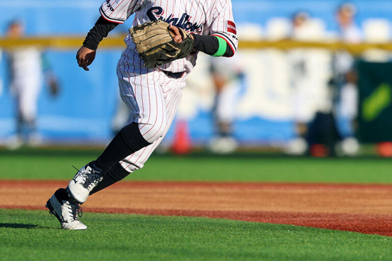 外野フライへの“1歩目”は「遅れていい」　GG賞4度の名手が説く打球判断ドリル