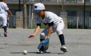 ゴロ捕球上達のコツは「休ませない」 打球が怖いを解決…逆算で学ぶ米国式“分解キャッチ”