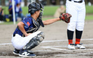 小学生捕手に多い「非合理的な構え」　専門家が指摘…見落としがちな“右手の位置”