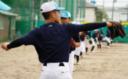 外野だけの子は「高校で厳しい」　中学軟式王者がこだわるキャッチボールの“1歩目”